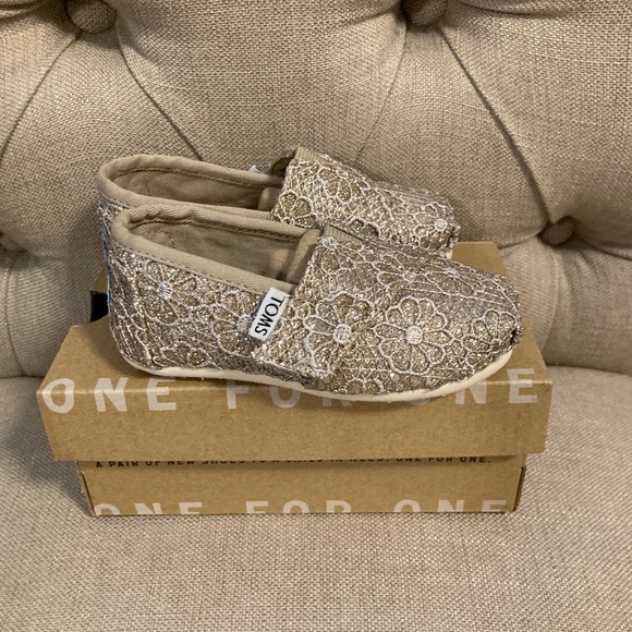 Toddler Sparkly Toms NWT - Picture 3 of 4